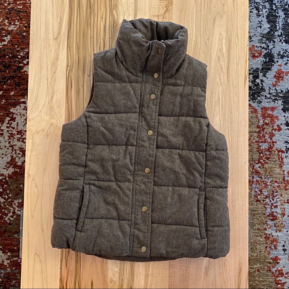 Heathered brown puffer vest